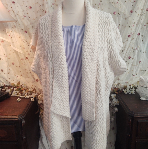 Cardigan - Picture 2 of 8